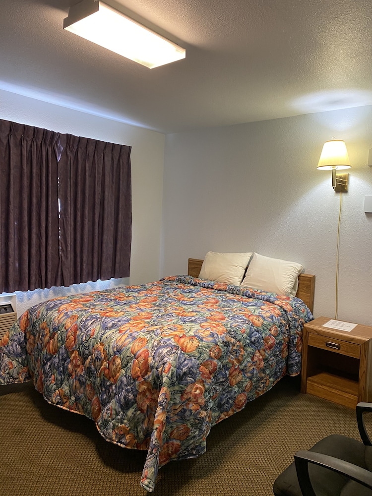 Regency Inn Comanche - photo 12