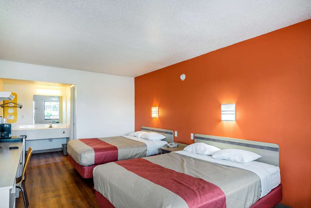 Motel 6 Anniston AL - photo 13