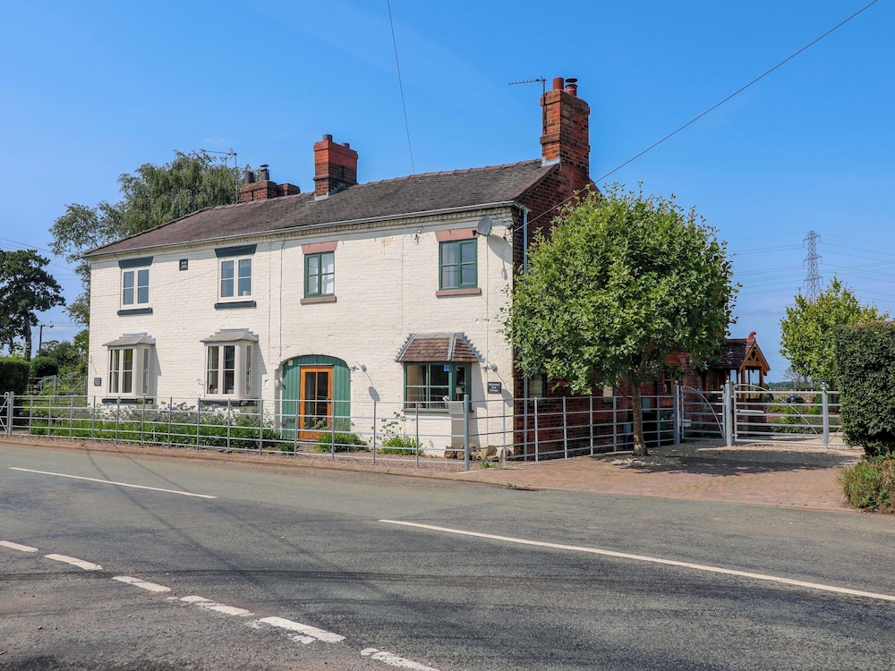 Bluebell Cottage — 4-Star Luxury Hotel in Rugeley, United Kingdom