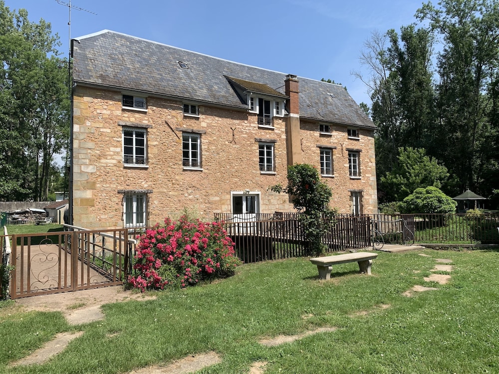 Le Moulin Bleu - carbon neutral hotel in Paris