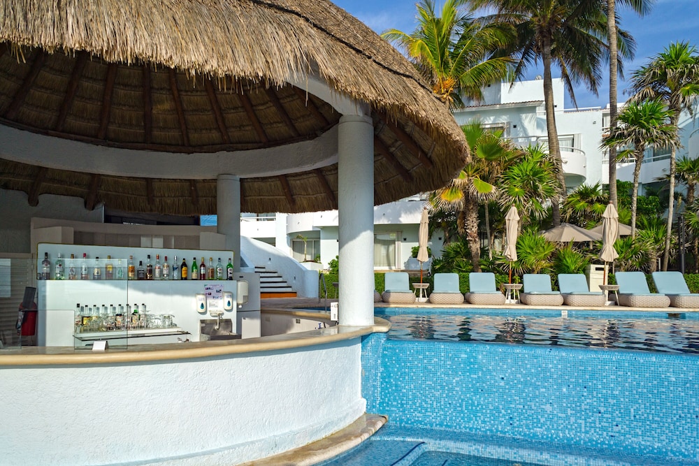 Poolside bar