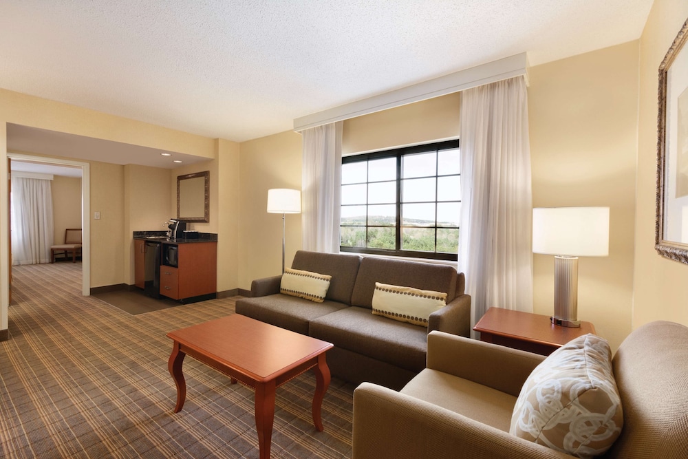 Embassy Suites Greenville Golf Resort & Conference Center - photo 11