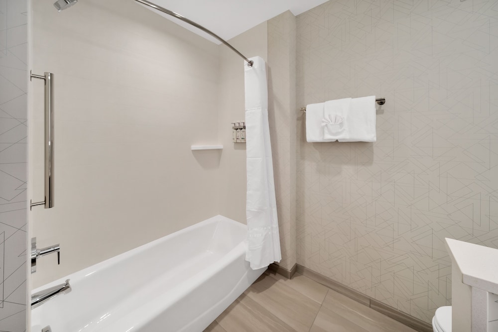 Holiday Inn Express & Suites Fort Walton Beach Eglin Area by IHG - photo 49