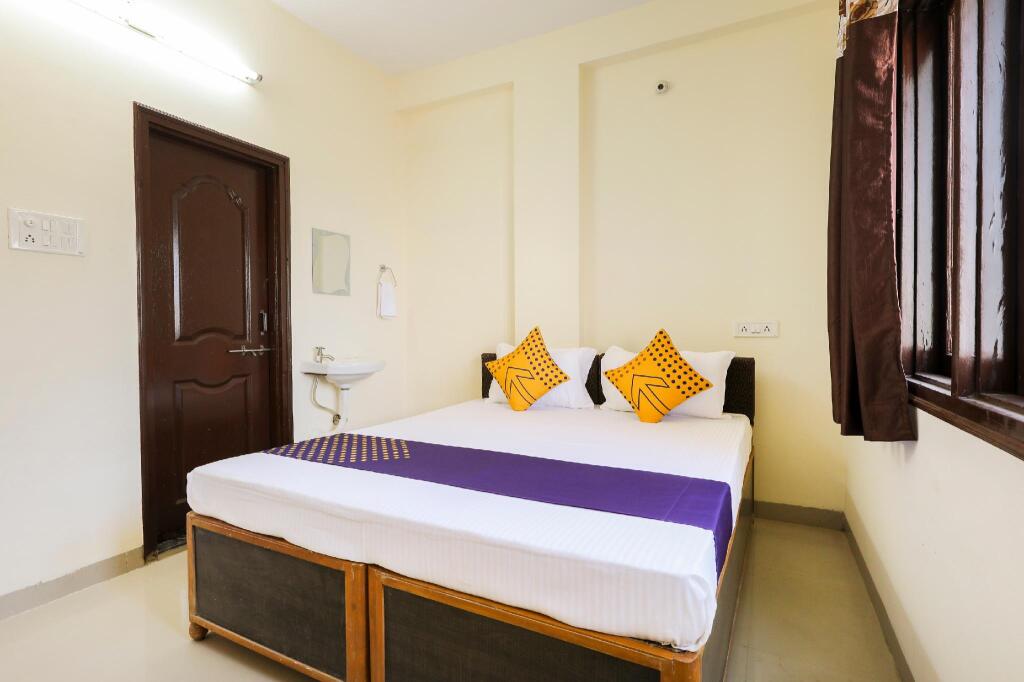 Silver Peace by OYO Rooms - last minute hotel in Indore