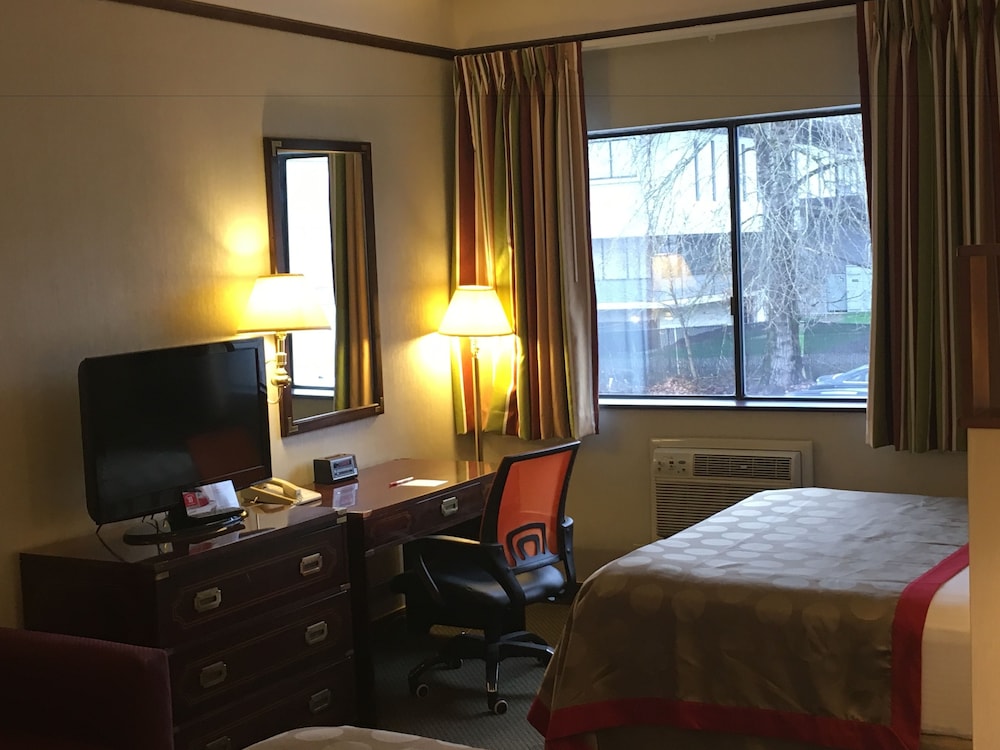 Ramada Portland Airport - photo 25
