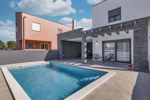 Modern villa Maeni with private pool in Pula — 4-Star Luxury Hotel in Pula, Croatia