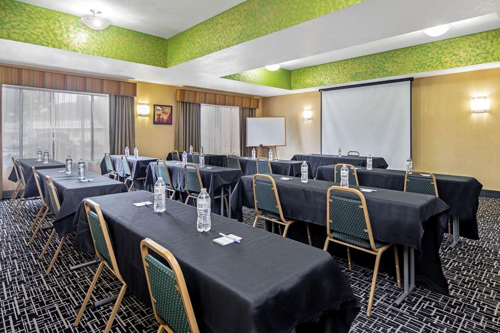 La Quinta Inn & Suites by Wyndham Temecula - photo 24