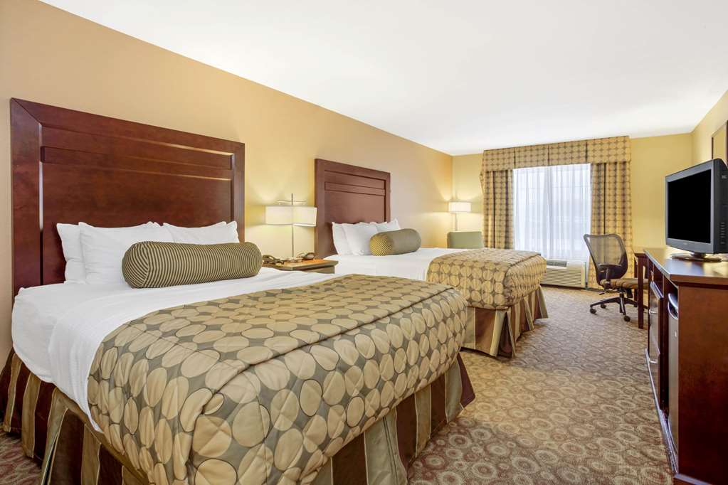 La Quinta Inn & Suites by Wyndham Dickinson - photo 19