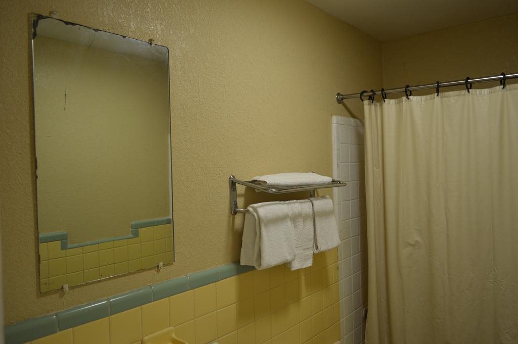 Regency Inn — Lexington