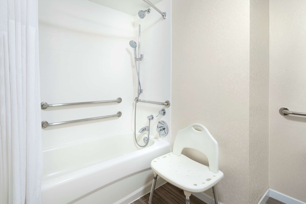 Hampton Inn & Suites Anaheim Garden Grove - photo 20