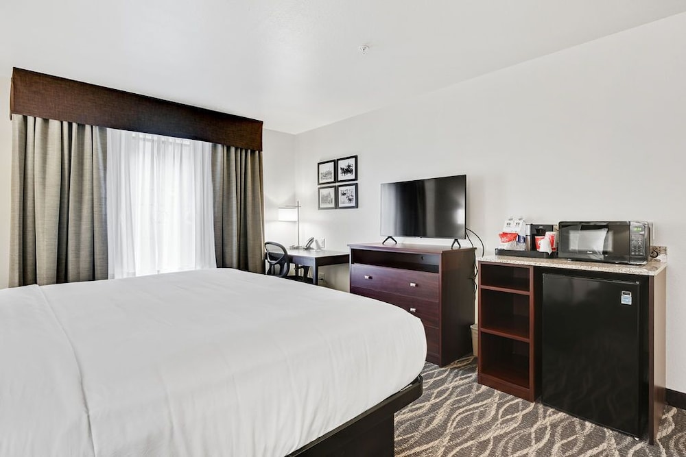 Cobblestone Hotel & Suites Mosinee - photo 27