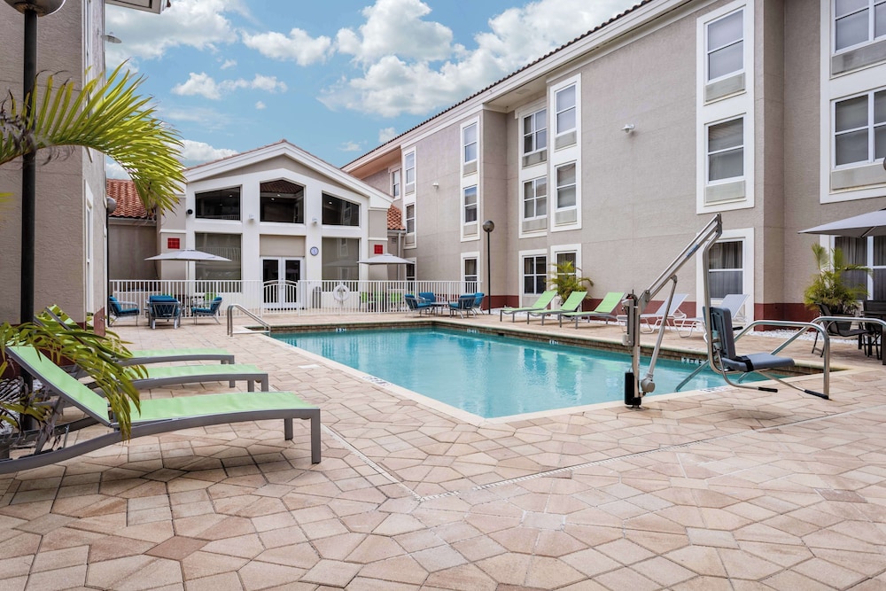 Hampton Inn & Suites Venice Bayside South Sarasota - photo 35