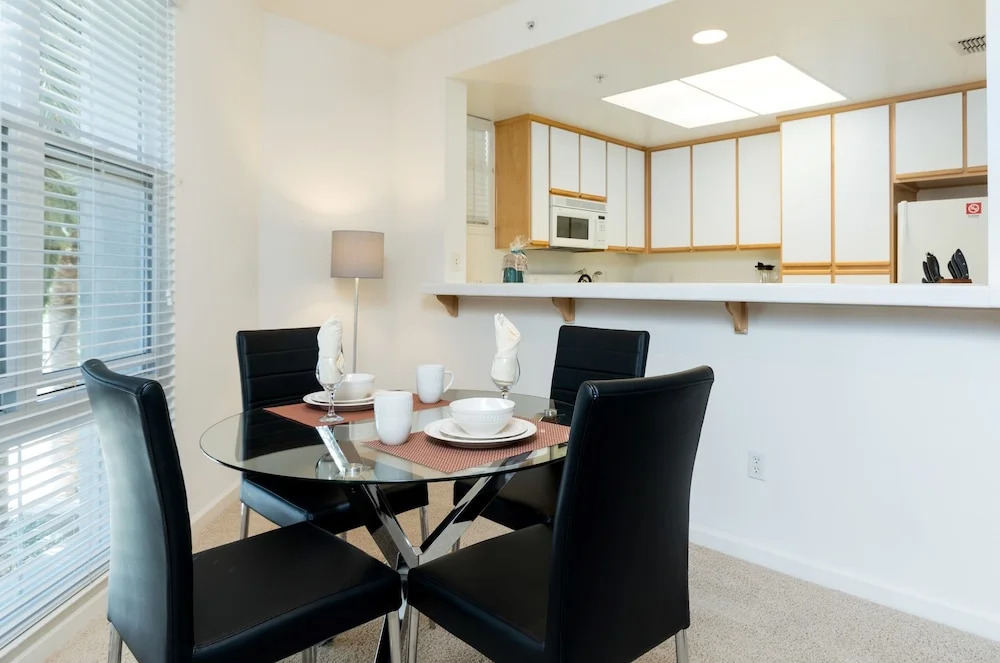 Global Luxury Suites at North Park - photo 4