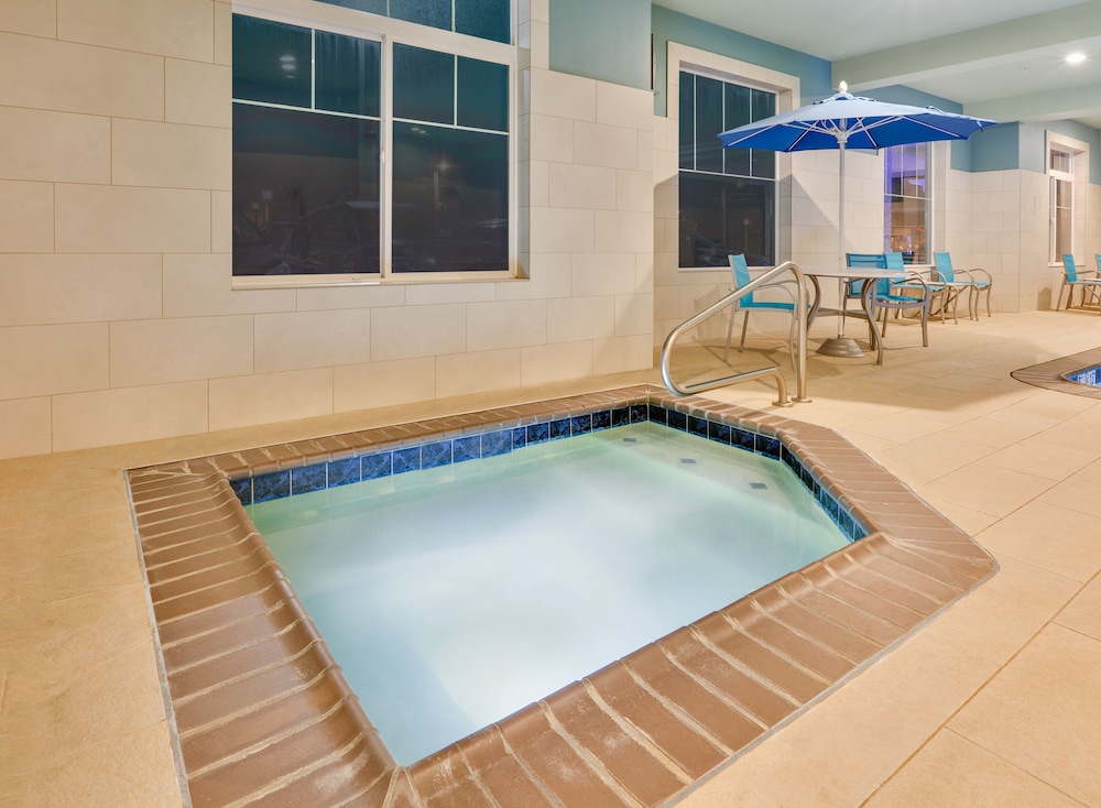 Holiday Inn Express Hotel & Suites Seaside Convention Center by IHG - photo 36