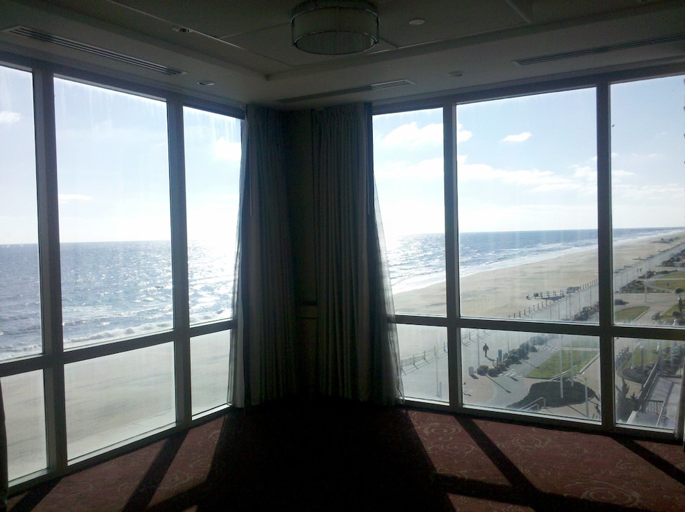 Holiday Inn & Suites Virginia Beach North Beach by IHG - photo 79