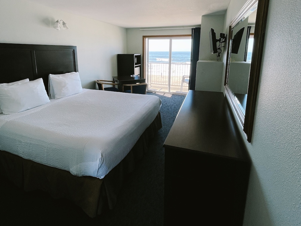 The Sandcastle Beachfront Hotel - photo 47