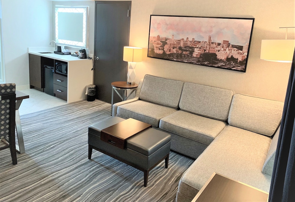 Embassy Suites Syracuse - photo 28