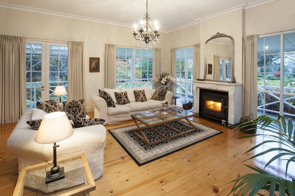 Moulton Park Homestead — 4-Star Luxury Hotel in Sassafras, Australia