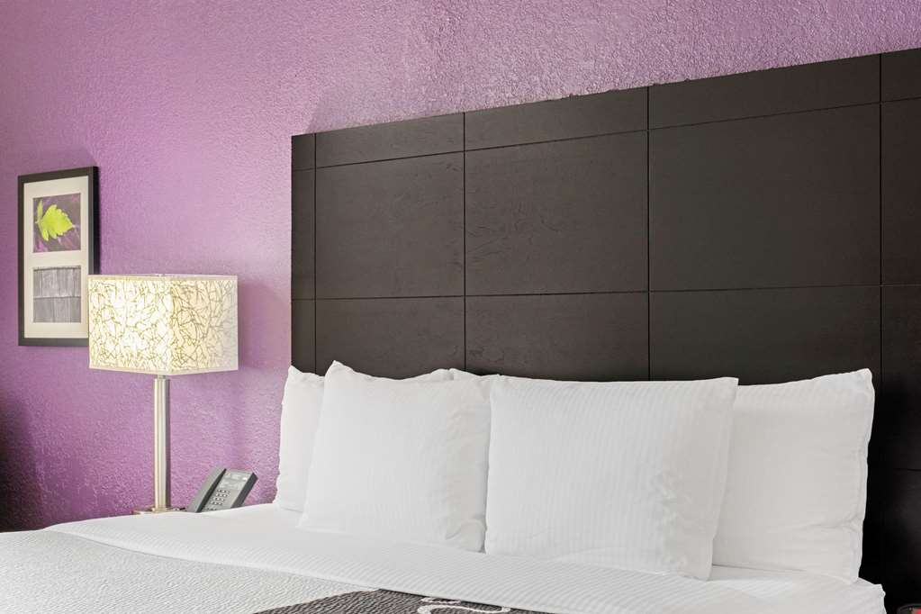 La Quinta Inn & Suites by Wyndham Miami Lakes - photo 14