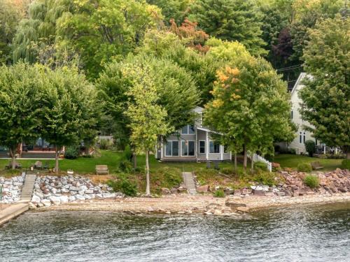 Shelburne Bay Retreat Modern 3BR Lakefront Views — hotel in South Burlington
