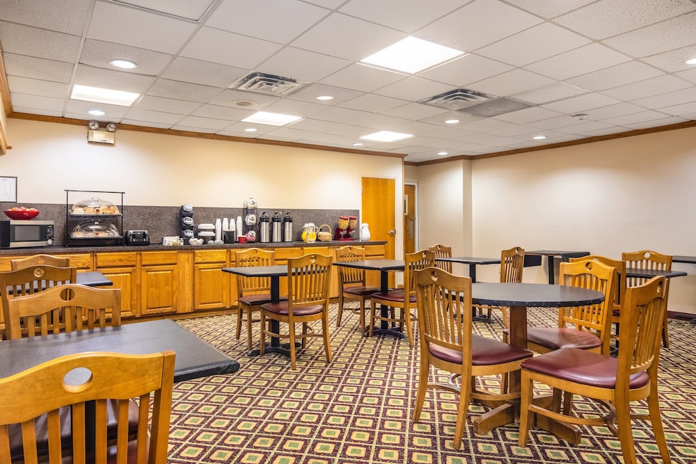 Red Roof Inn Ashtabula Austinburg - photo 24