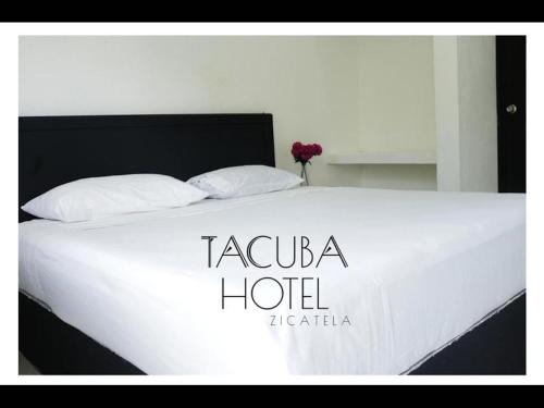 Private room with king size bed num023 in Puerto Escondido, Mexico