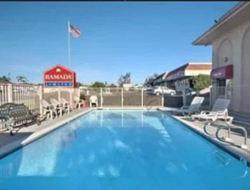 Days Inn by Wyndham San Marcos - photo 18