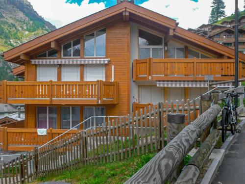 Amici Haus — 4-Star Luxury Hotel in Zermatt, Switzerland