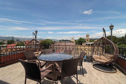 3BR apt w huge terrace & magnificent views