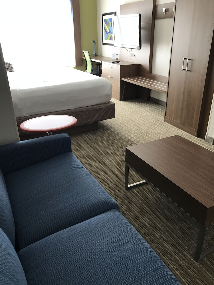 Holiday Inn Express & Suites Chattanooga by IHG - photo 5