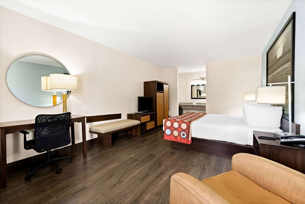 Super 8 by Wyndham Florida City Gateway to Keys Everglades - photo 28