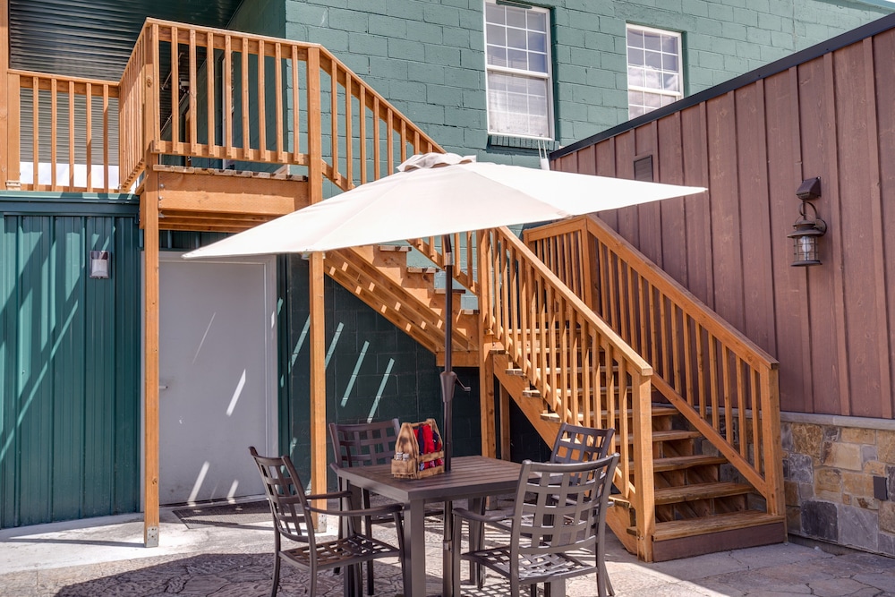 Snake River Roadhouse by KABINO Air Conditioning WiFi Bar Below Pool Table Shuffleboard Yummy Food - photo 17