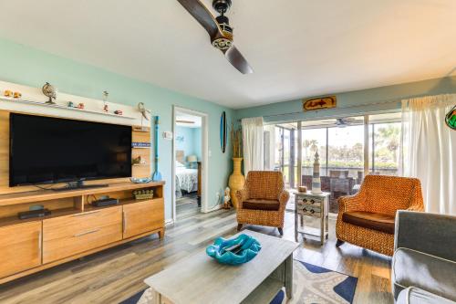Beachfront Siesta Key Condo with Enclosed Patio — 4-Star Luxury Hotel in Siesta Key, United States