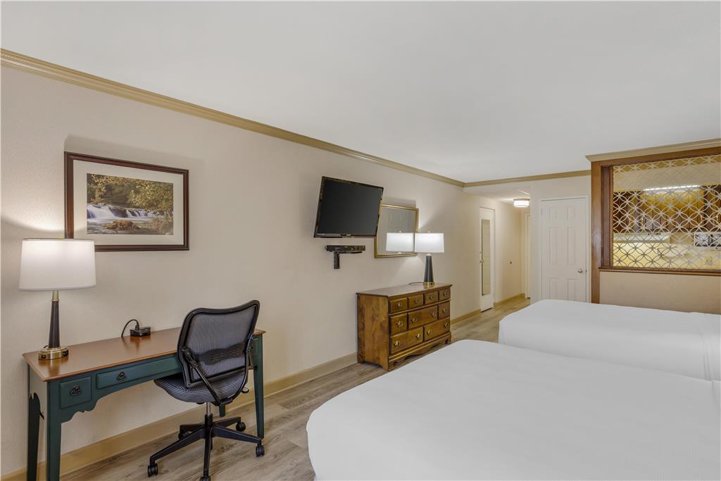 Best Western PLUS Morristown Inn Florham Park - photo 31