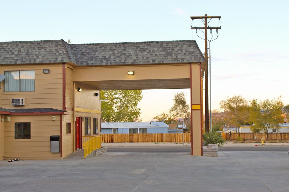America's Best Inn & Suites Hawthorne - photo 24