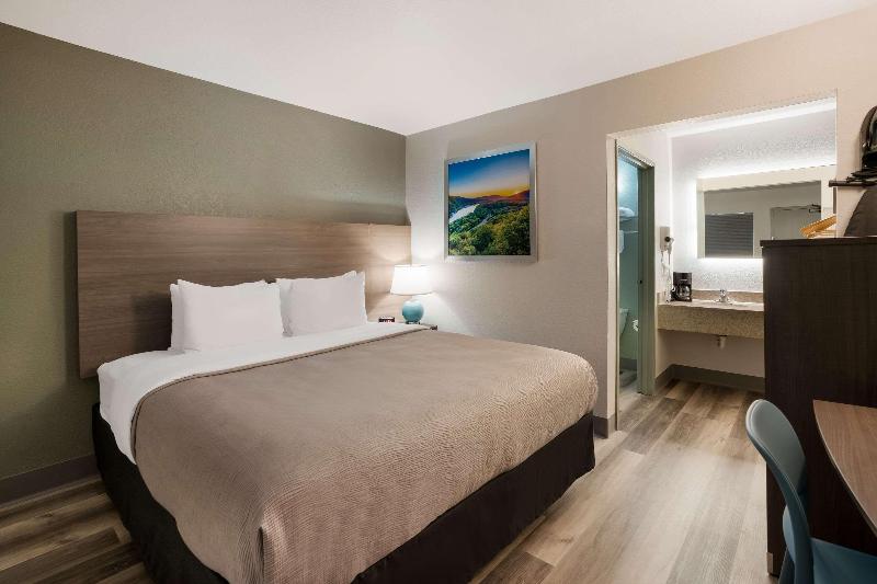 Quality Inn Elk Grove Sacramento - photo 42