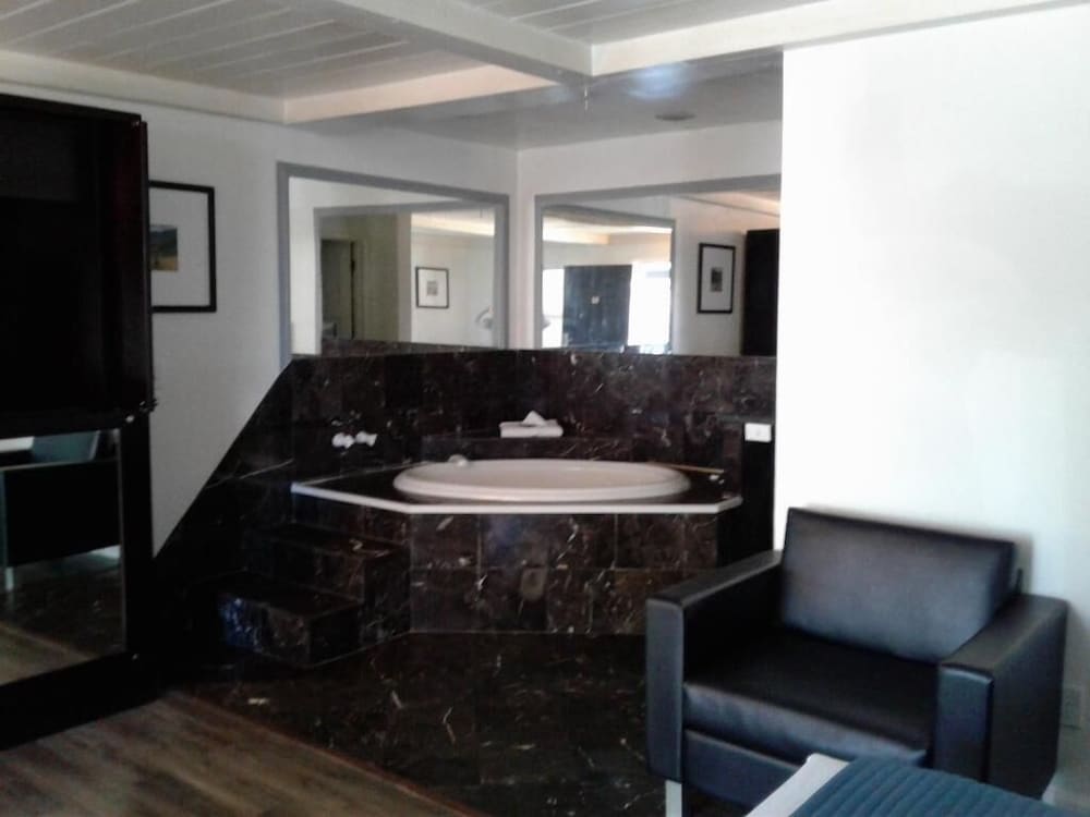 Sterling Gardens Hotel - photo 44