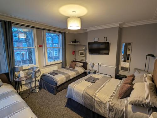 Caversham Lodge
