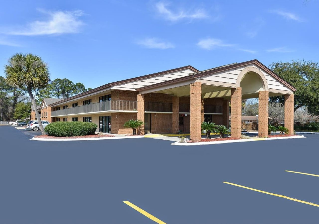 Super Value Inn - carbon neutral hotel in Valdosta