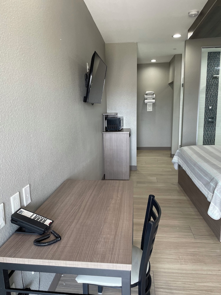 Express Inn Richey - photo 6