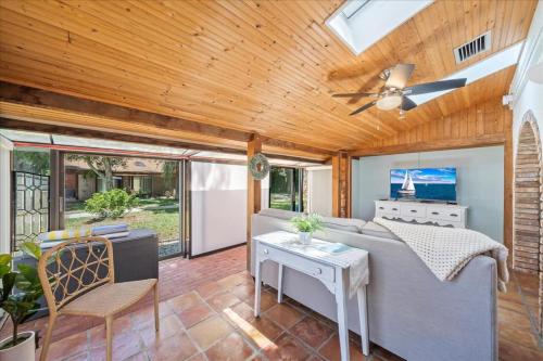 Quiet secluded townhouse just steps to the beach — 4-Star Luxury Hotel in Cape Canaveral, United States