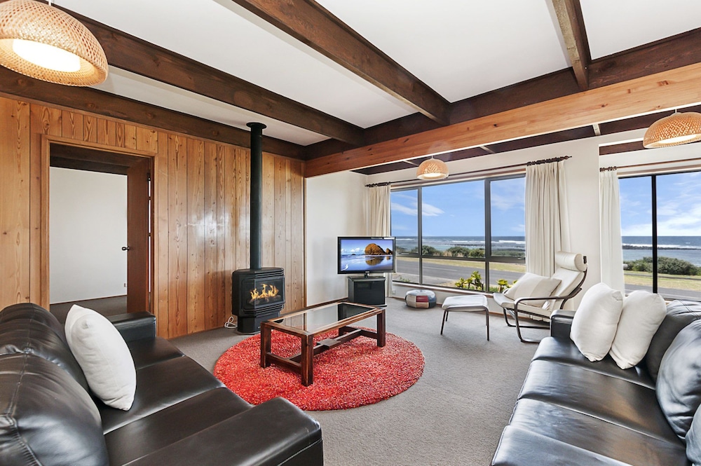 Swimmers Rest 1 Bedroom — 4-Star Luxury Hotel in Port Fairy, Australia