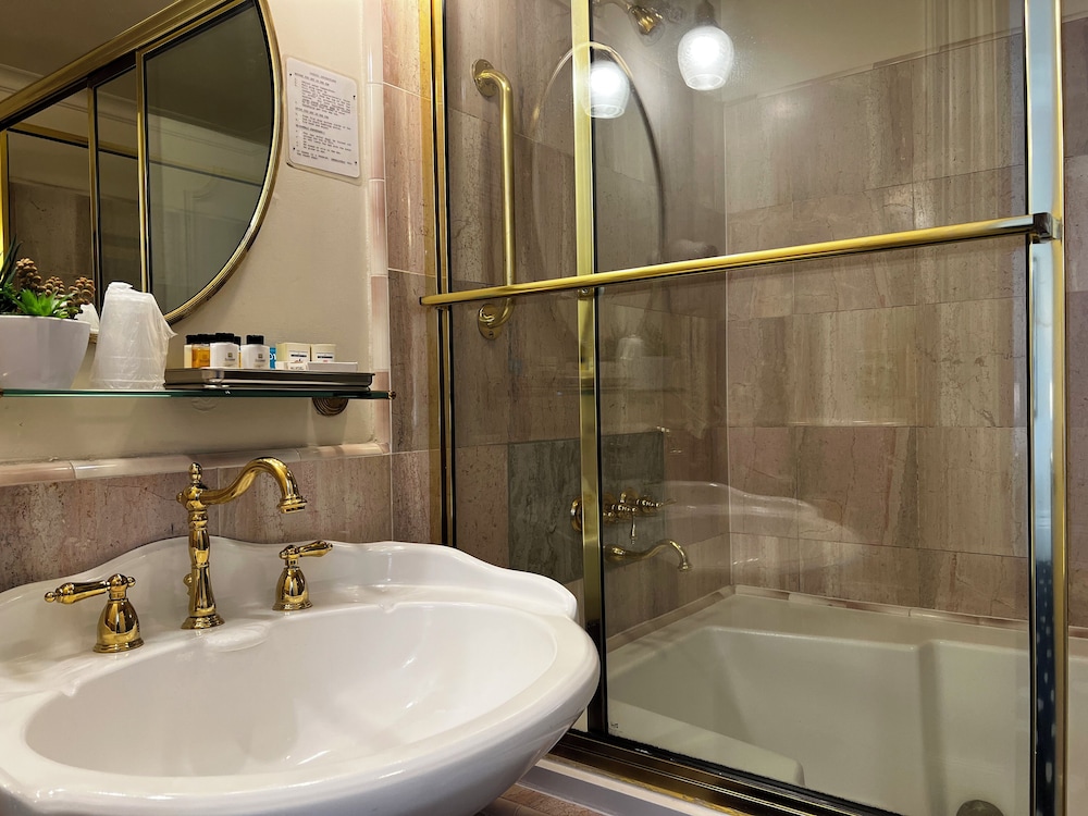 The Sterling Hotel - photo 26