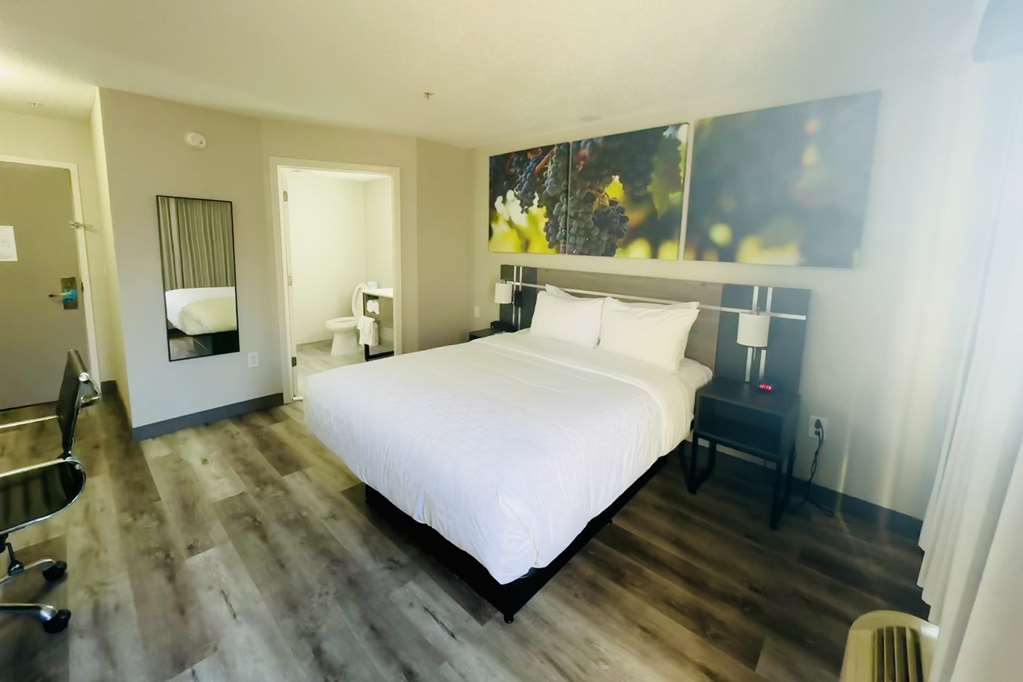 Clarion Pointe Albemarle - photo 25