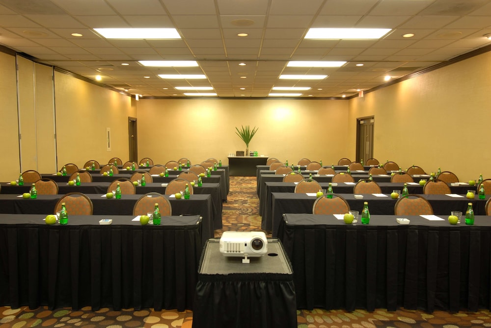 Embassy Suites by Hilton Dallas Love Field - photo 38