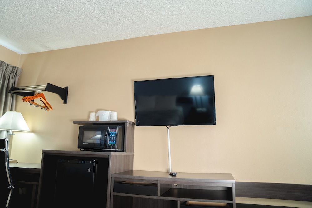 Motel 6 Litchfield IL - photo 5