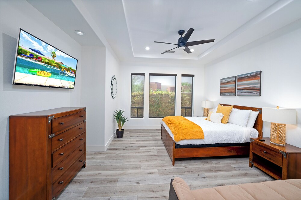 Luxurious 5BR Resort Style Home w Pool & Spa - photo 13