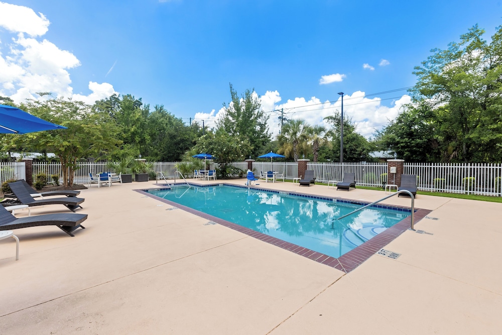 Holiday Inn Express and Suites Savannah Midtown by IHG - photo 17