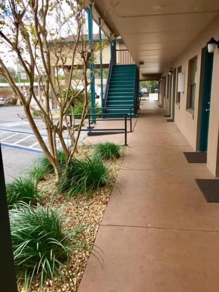 Dinner Bell Motel - photo 14