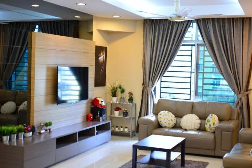 The Collector at Bayu Puteri Mid Valley 2 mins drive — 4-Star Luxury Hotel in Johor Bahru, Malaysia